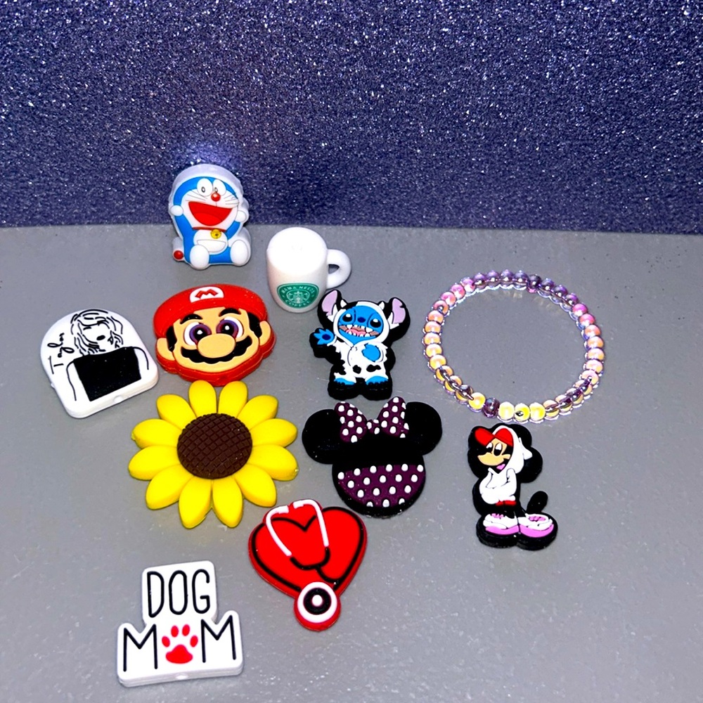 Bundle of 10 focal beads and 1 round frame